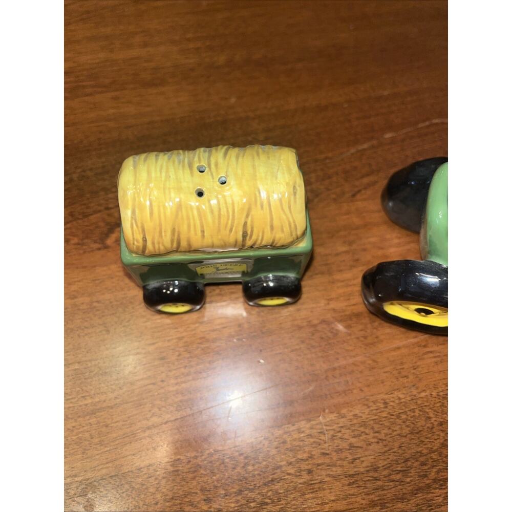 John Deere Tractor Hay Salt And Pepper Shakers - Picture 3 of 4